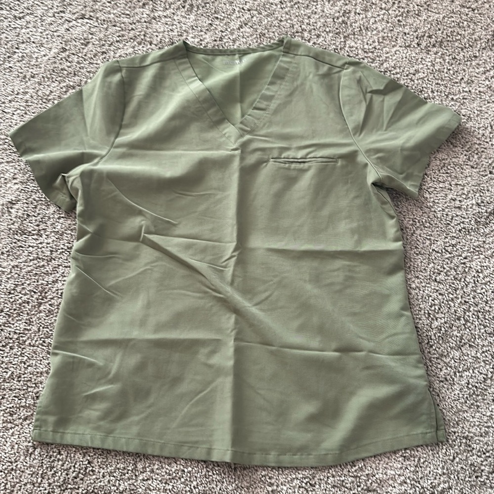 Mandala One Pocket Scrub Top in Olive Green